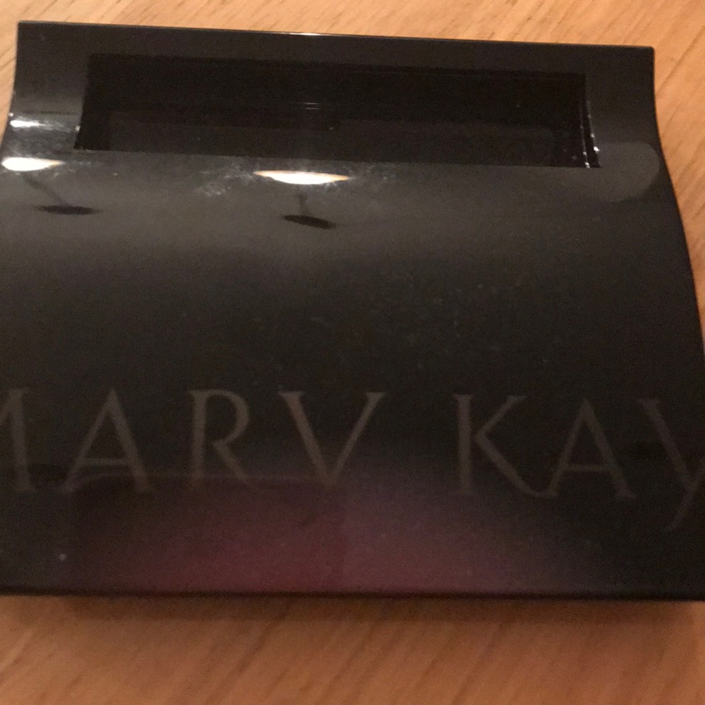 Mary Kay compact - NEW! NEVER USED!